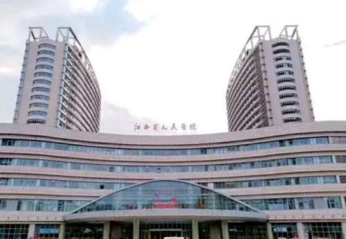江西省一附医院美容整形科的面部吸脂，让双下巴消除，小V脸轮廓更清晰